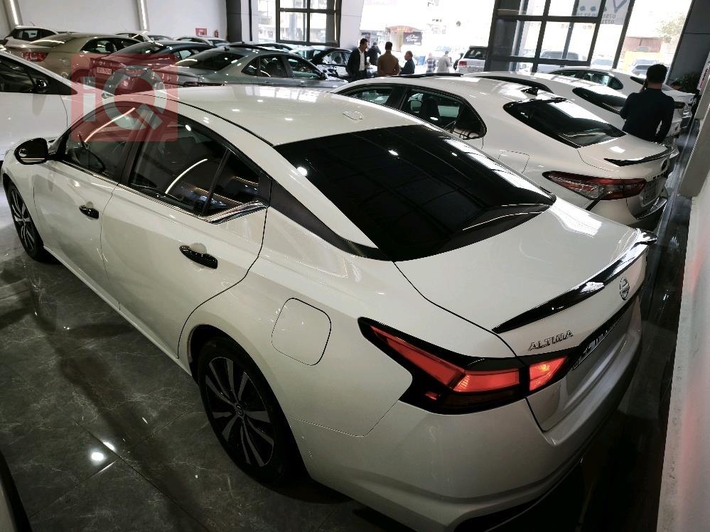 نيسان ألتيما